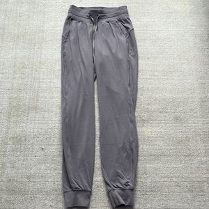 Lululemon joggers, worn twice, great condition